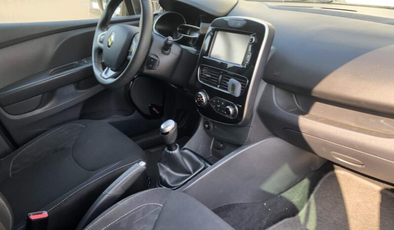 Auta miejskie RENAULT Clio  2018 Benzyna Manualna FWD (przód) Szary 5 5 Niemcy Metalik full