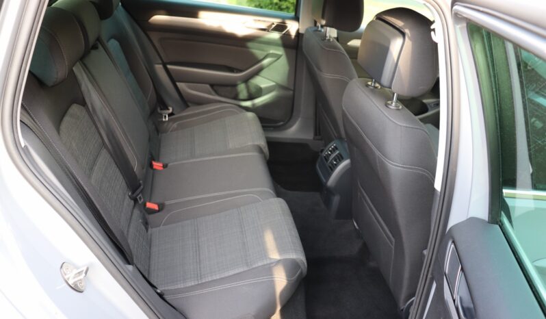 VOLKSWAGEN PASSAT 1.5 BENZYNA, SERWISOWANY, 1 WŁAŚCICIEL, KRAJOWY full