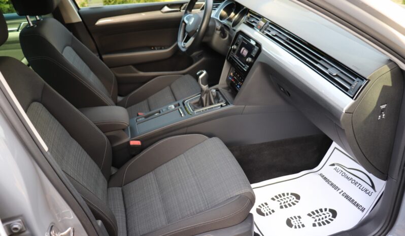 VOLKSWAGEN PASSAT 1.5 BENZYNA, SERWISOWANY, 1 WŁAŚCICIEL, KRAJOWY full