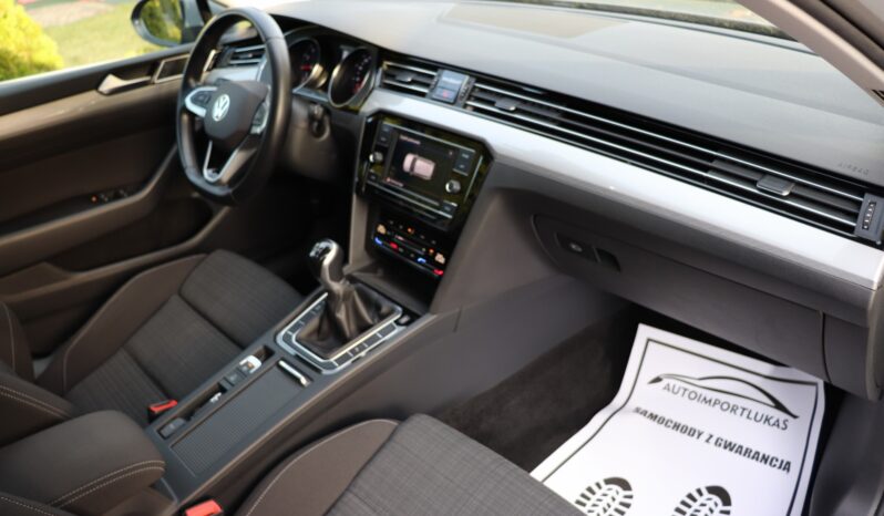 VOLKSWAGEN PASSAT 1.5 BENZYNA, SERWISOWANY, 1 WŁAŚCICIEL, KRAJOWY full