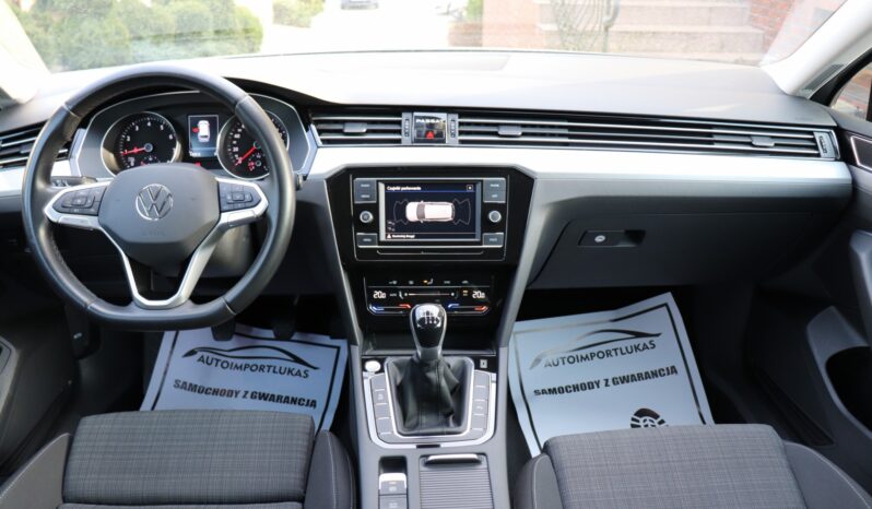 VOLKSWAGEN PASSAT 1.5 BENZYNA, SERWISOWANY, 1 WŁAŚCICIEL, KRAJOWY full