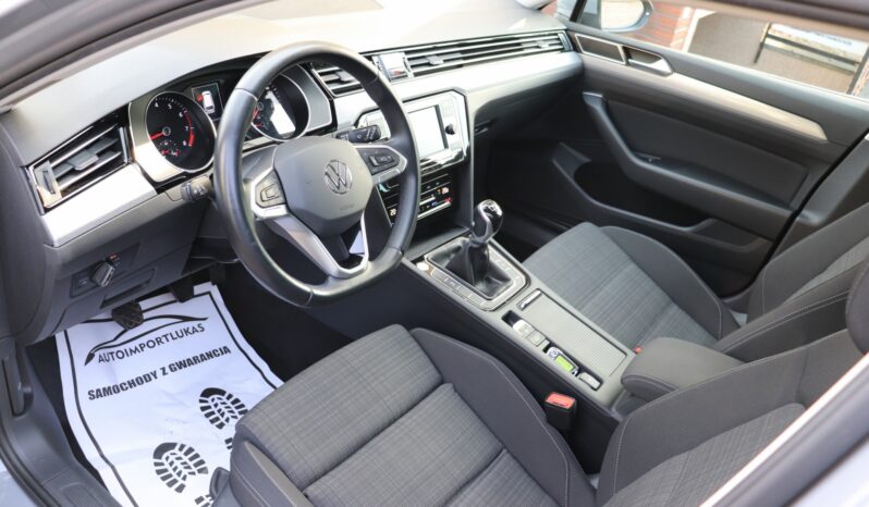 VOLKSWAGEN PASSAT 1.5 BENZYNA, SERWISOWANY, 1 WŁAŚCICIEL, KRAJOWY full