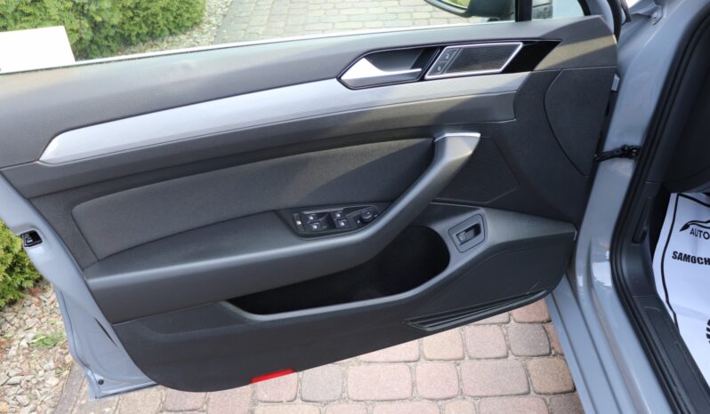 VOLKSWAGEN PASSAT 1.5 BENZYNA, SERWISOWANY, 1 WŁAŚCICIEL, KRAJOWY full
