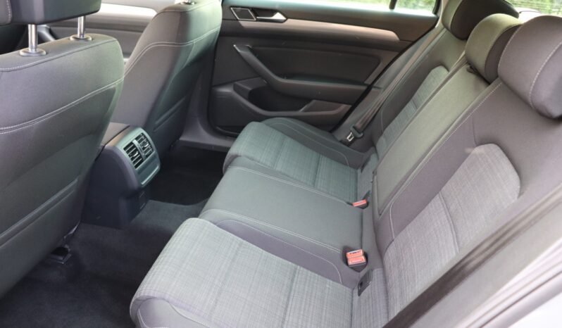 VOLKSWAGEN PASSAT 1.5 BENZYNA, SERWISOWANY, 1 WŁAŚCICIEL, KRAJOWY full