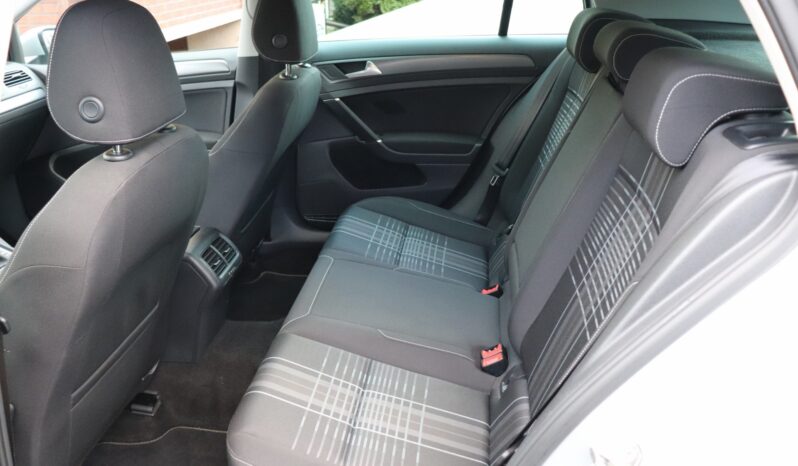 VOLKSWAGEN GOLF VII 2.0 TDI full